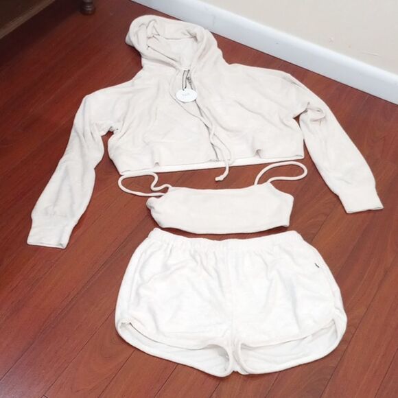 Elegant Cream Hoodie and Shorts Set - Picture 7 of 14